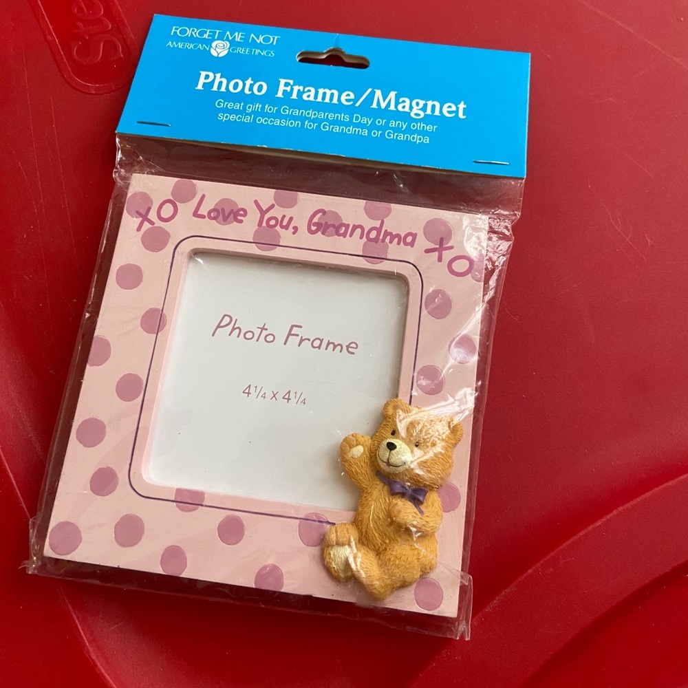NIP Photo frame/magnet says Love you, Grandma X & O great for Valentine's Day